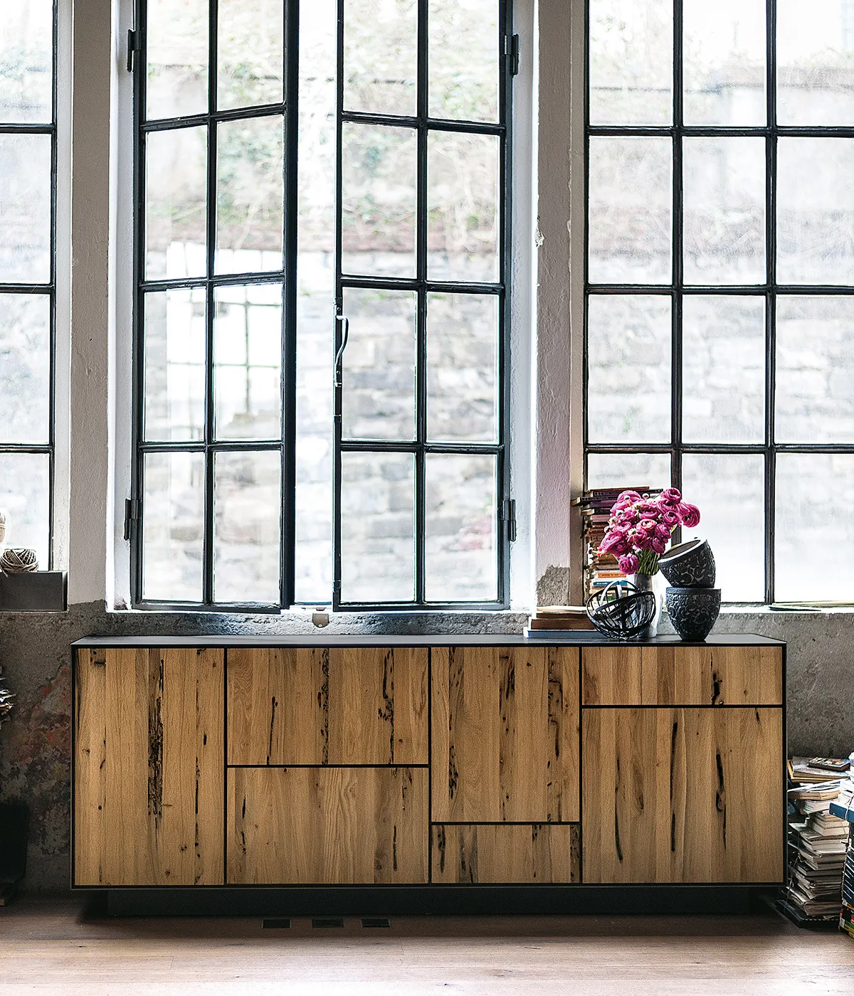 Sideboard in solid wood and blockboard with iron frame